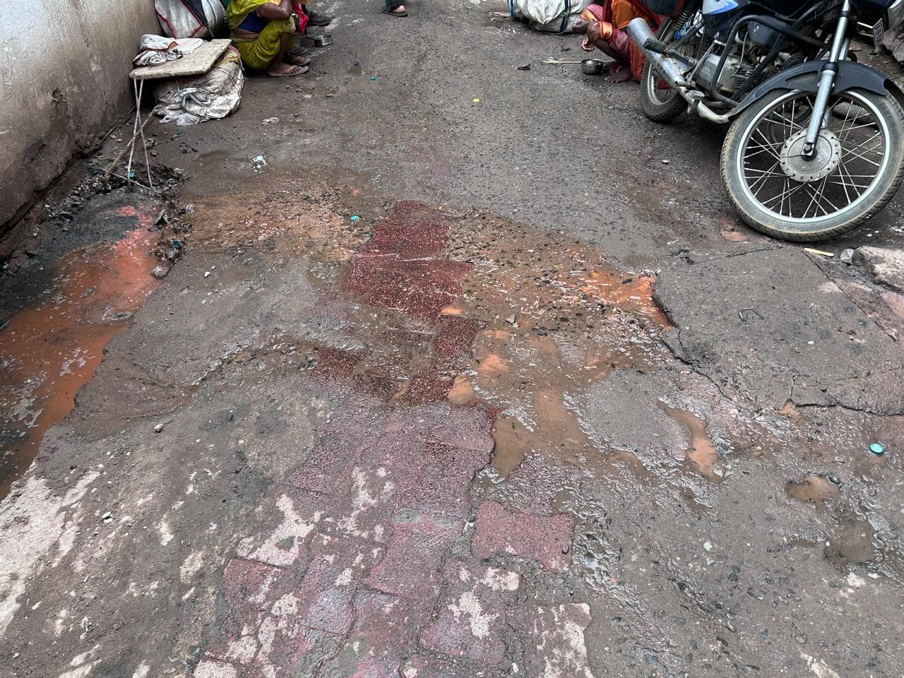 Deoghar news : बाबा मंदिर का नीर गंदे नाले में बह रहा, न प्लांट चालू हुआ, न ब्रांडिंग की दिशा में हुई पहल