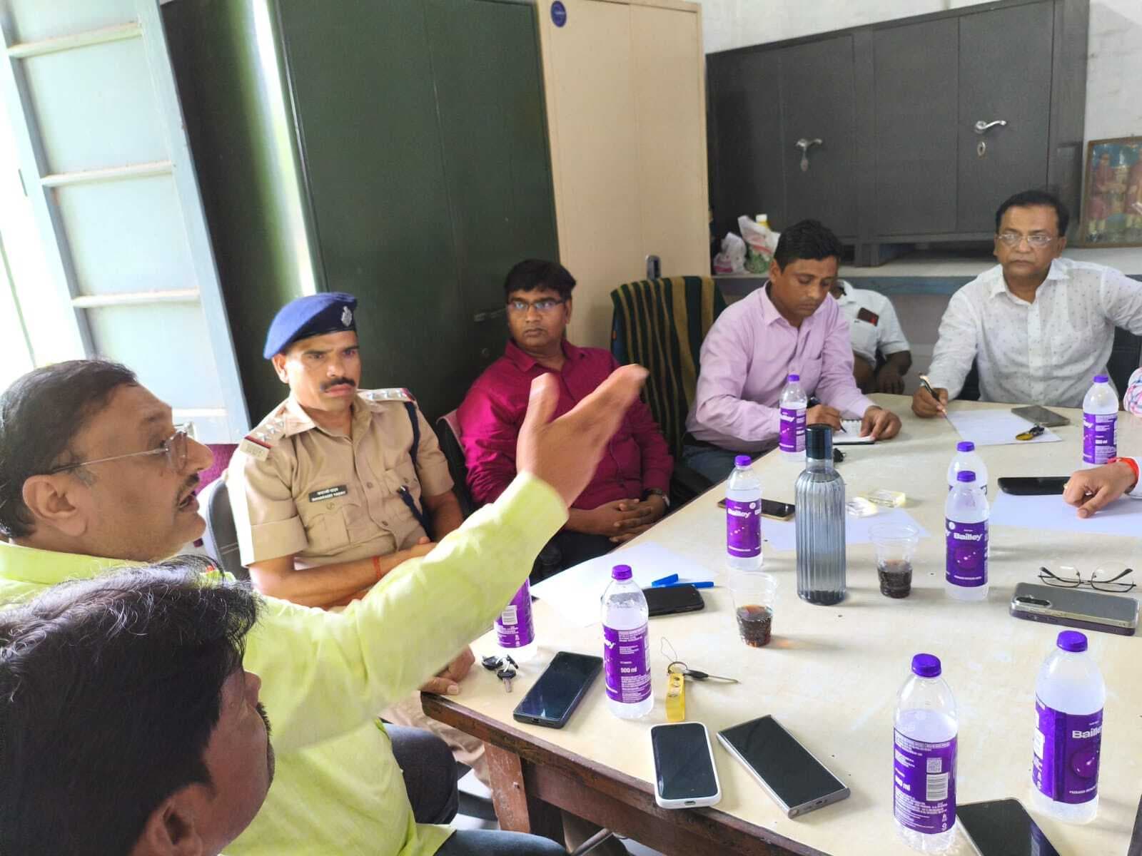 कामकाज के दौरान सुरक्षा उपकरणों का प्रयोग करें मालगोदाम के कर्मी