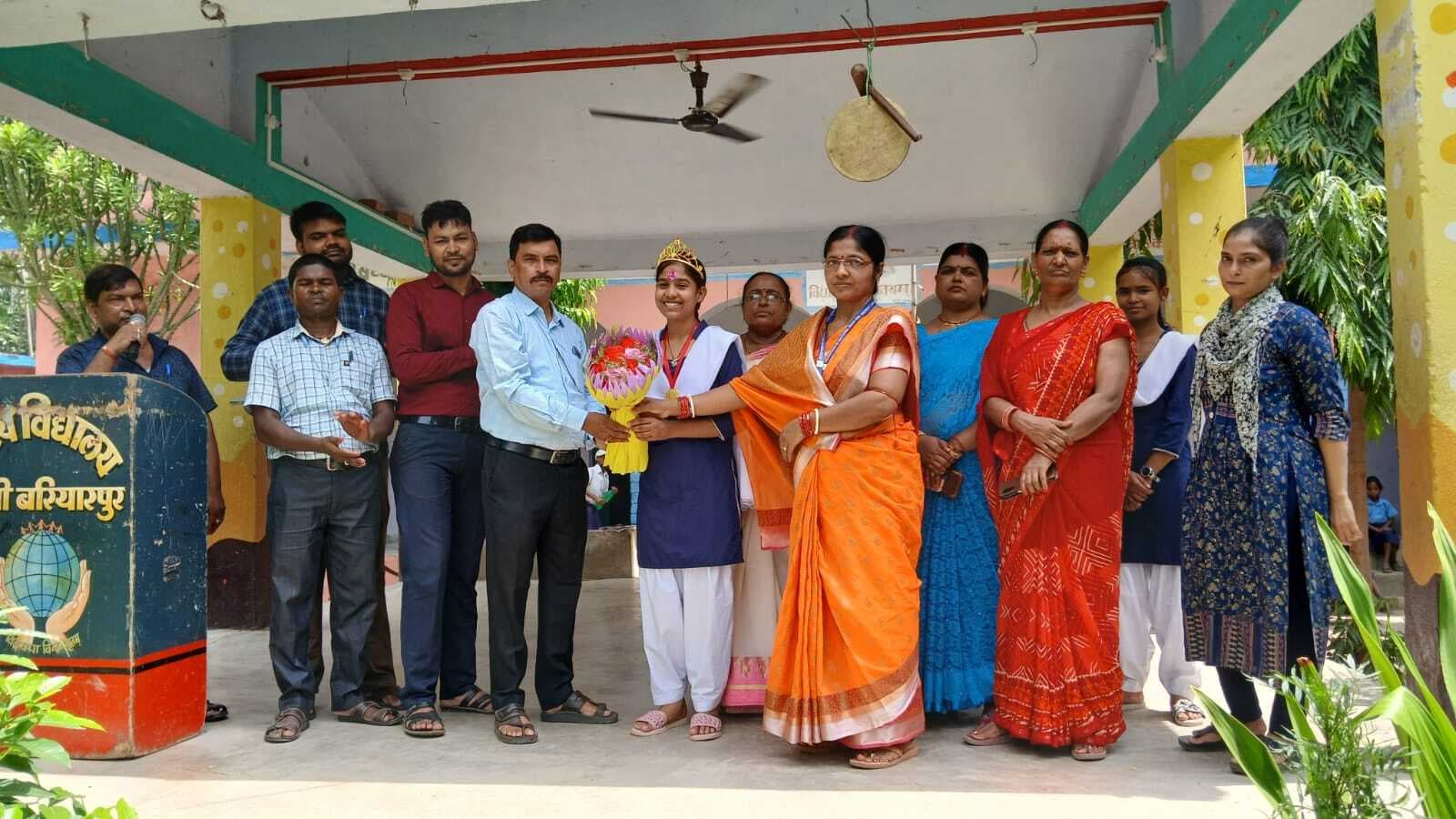 मेधा छात्रवृति योजना प्रतियोगिता में सफल छात्रा सम्मानित