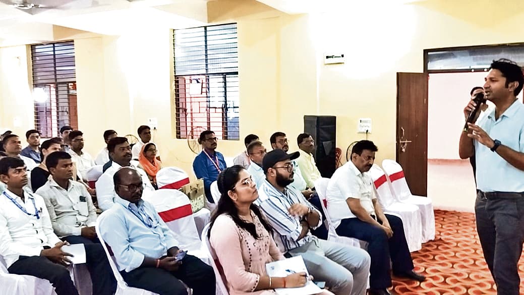 Gopalganj News  : सभी योग्य नागरिकों का नाम मतदाता सूची में दर्ज करें : डीएम