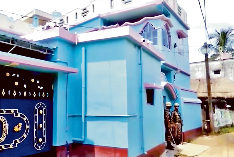 रायना में फर्जी इडी अधिकारी के ठिकाने पर असल इडी अफसरों की छापेमारी