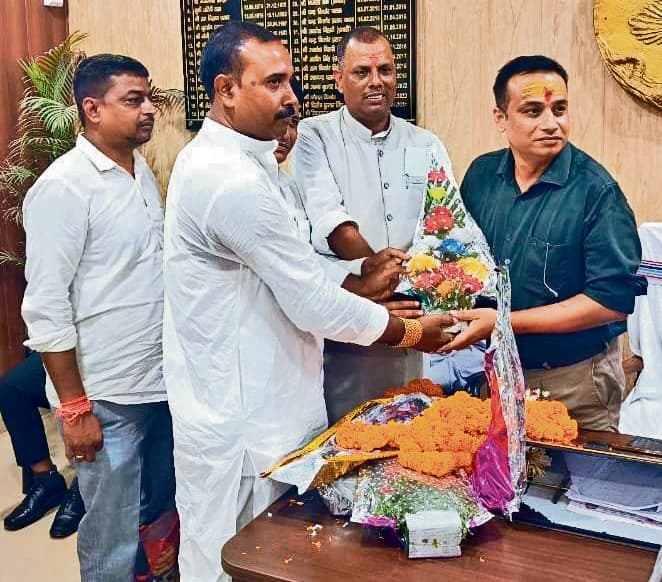 Saran News : नये डीइओ निशांत किरण का शिक्षकों ने किया स्वागत