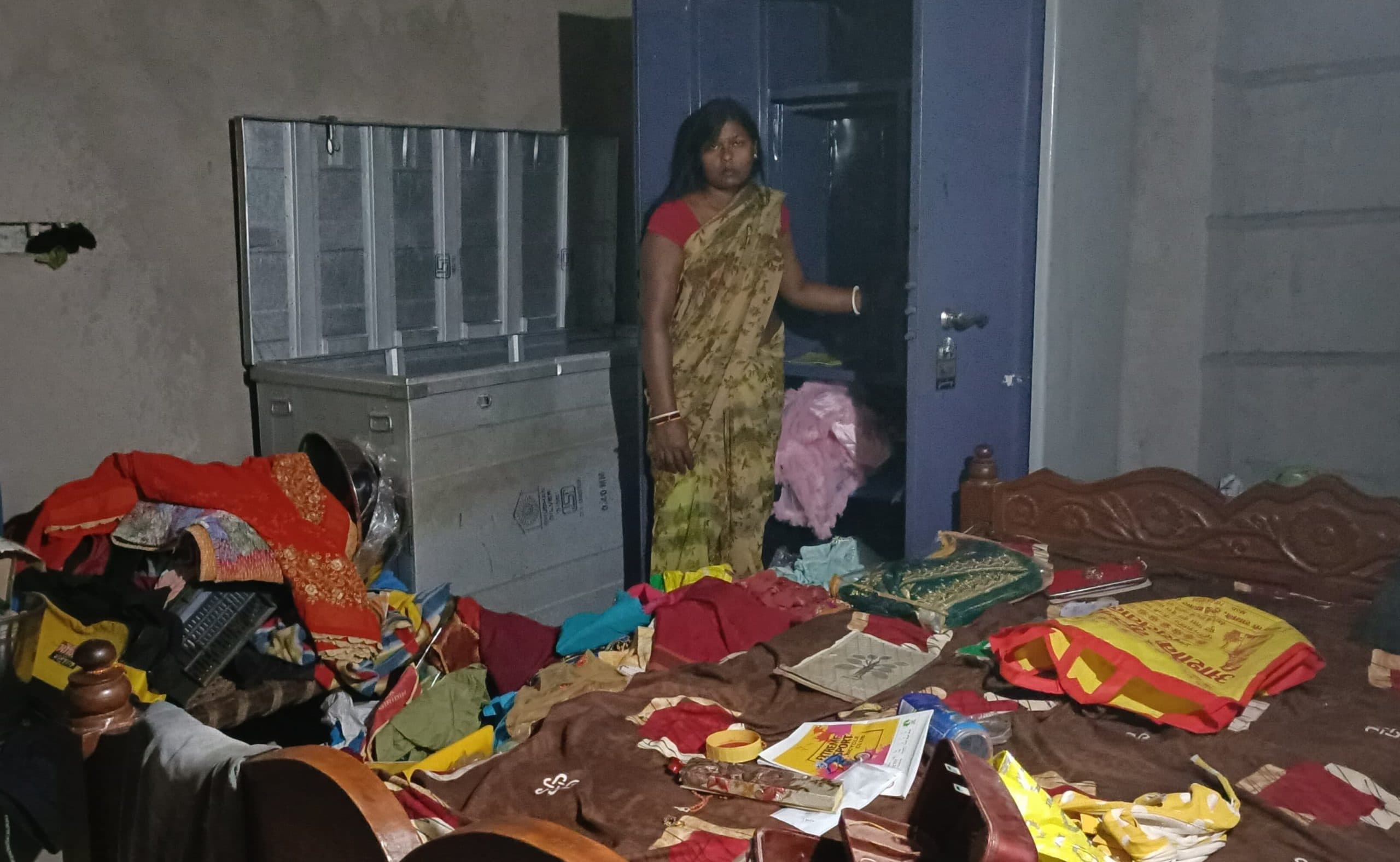 Giridih News :महिला व बच्चे को बंधक बना नगदी समेत साढ़े तीन लाख की लूट