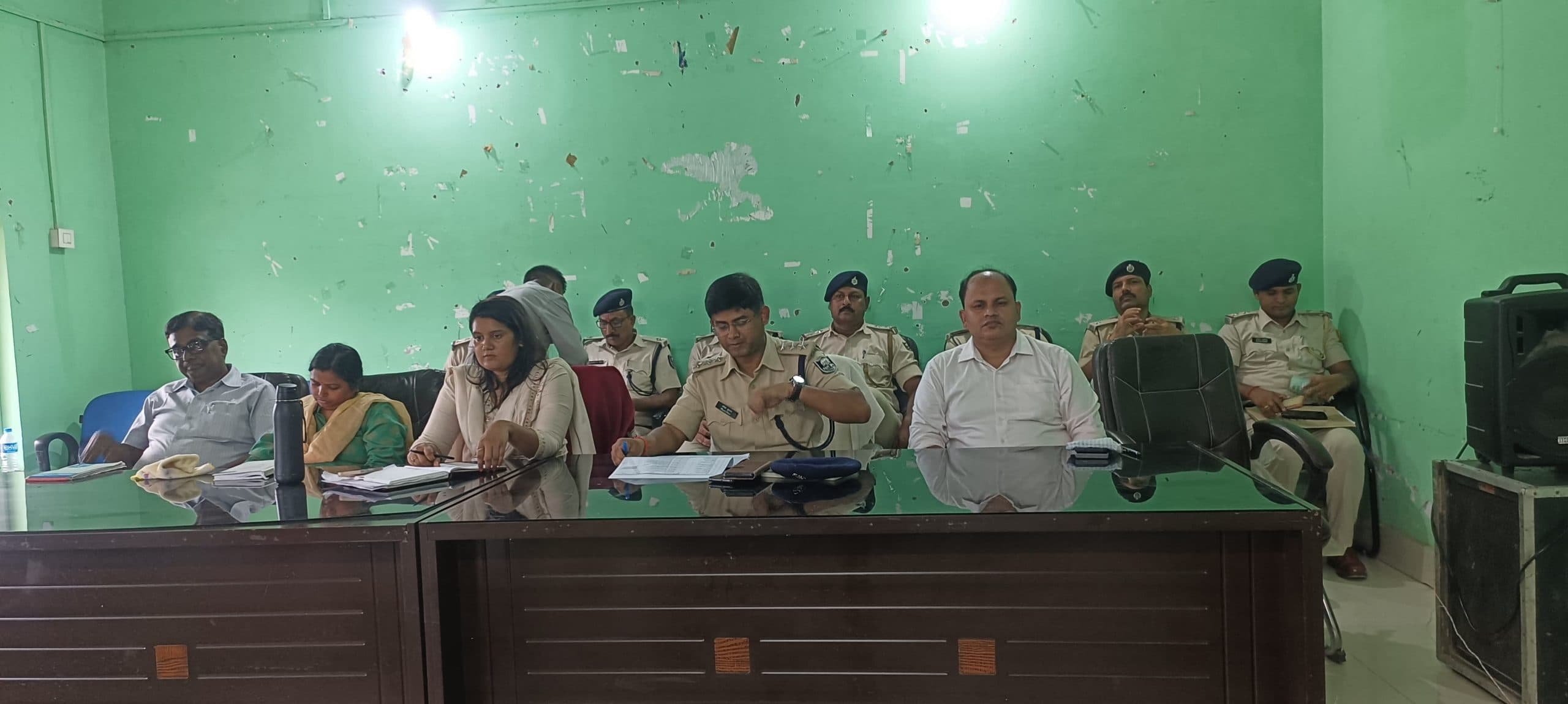 मुहर्रम पर्व को लेकर एसडीओ व डीएसपी ने अधिकारियों के साथ की समीक्षा बैठक