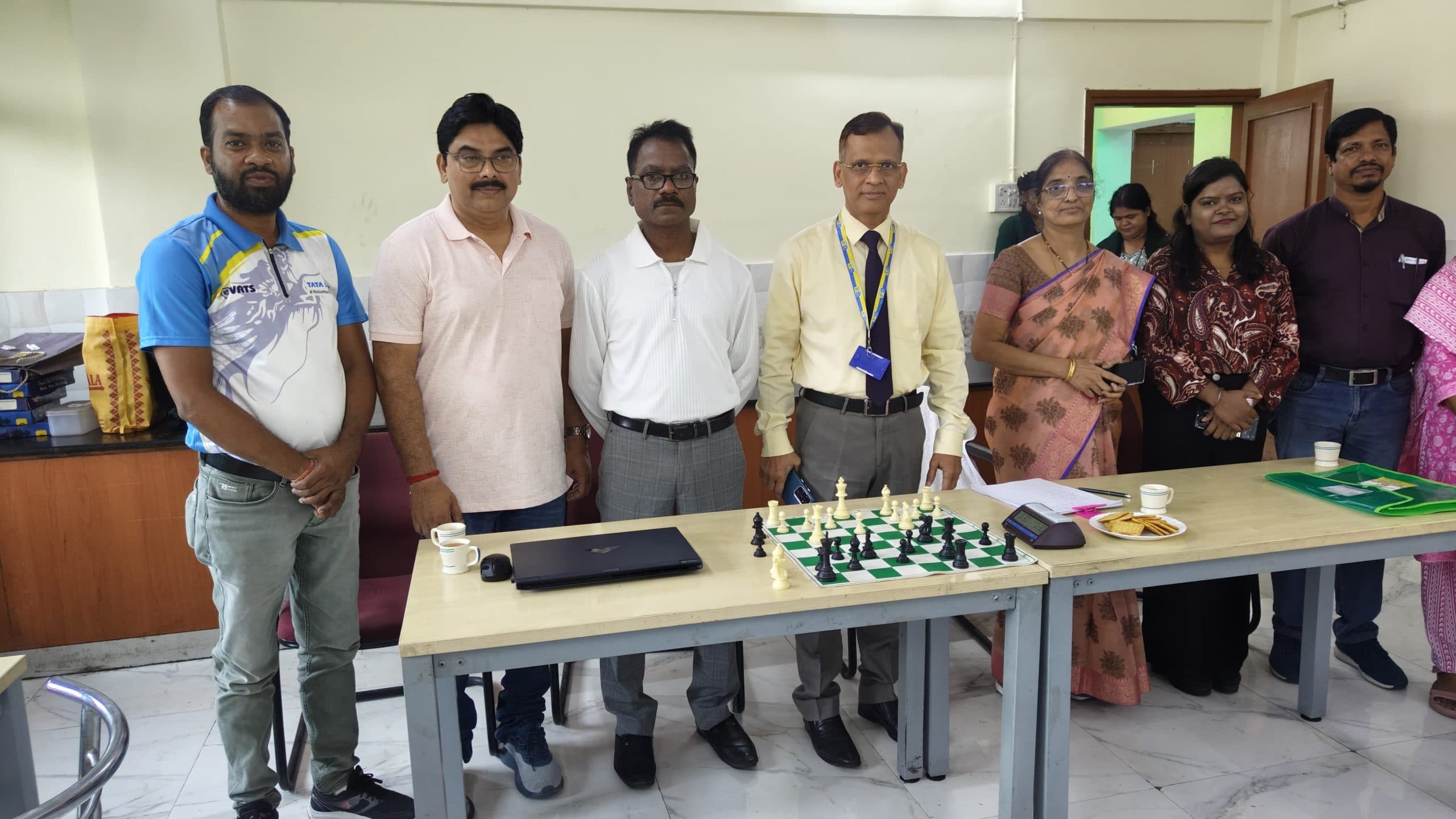 lic chess tournament at bistupur: एलआइसी का दो दिवसीय शतरंज प्रतियोगिता शुरू