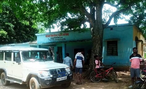 सामुदायिक भवन में जबरन रखी गई खाद हटाने का निर्देश, 24 घंटे का अल्टीमेटम