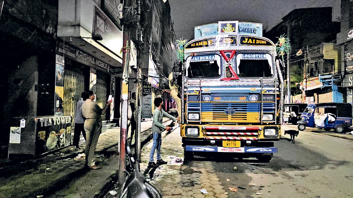 Rourkela News : ओल्ड स्टेशन रोड में फुटपाथ पर सोये बुजुर्ग को ट्रक ने कुचला, मौत