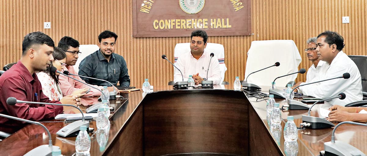 Chaibasa News : कारो नदी पर पुलिया निर्माण के लिए प्राक्क्लन तैयार करें