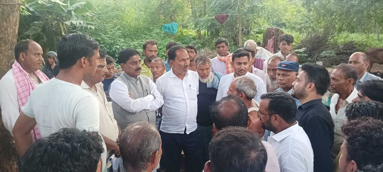 विधायक भूदेव चौधरी ने शोकाकुल परिजनों से की मुलाकात