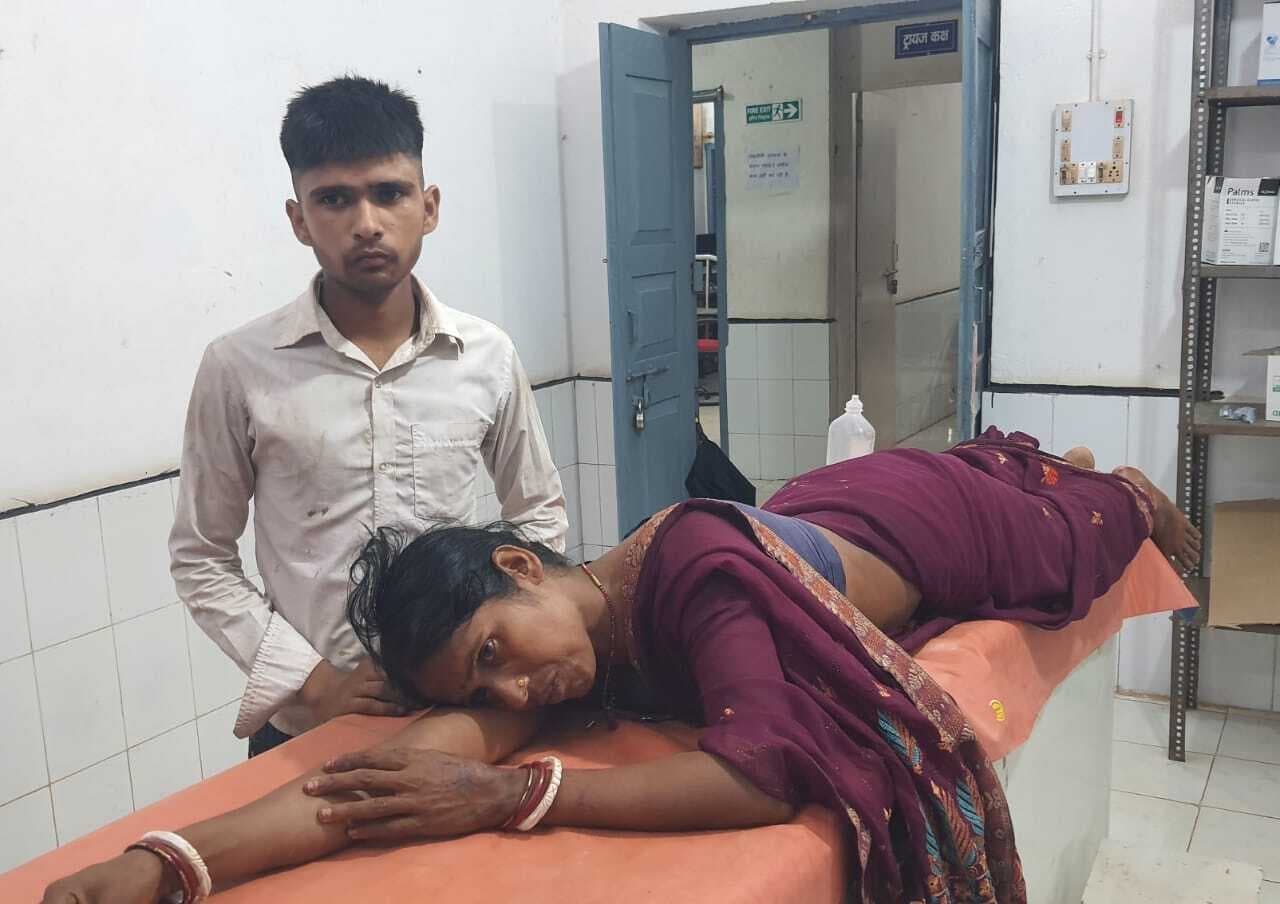 जमीन विवाद में मां व बेटा को मारपीट कर किया घायल