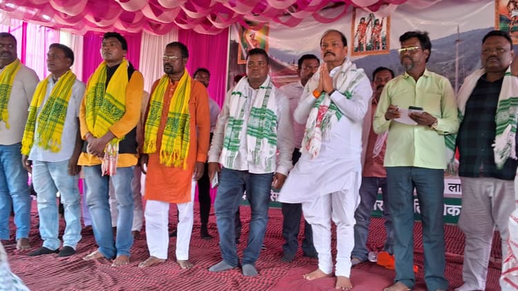 Political news : पेसा कानून लागू होने से ही जल, जंगल व जमीन सुरक्षित रहेंगे : रघुवर दास