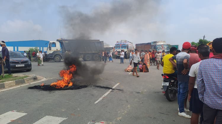 वेयर हाउस के सुपरवाइजर की ट्रक से कुचल कर मौत, छह घंटा सड़क जाम