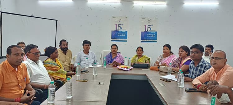 DHANBAD NEWS: लड़कर लेंगे अधिकार, करेंगे गांवों का विकास : शारदा सिंह