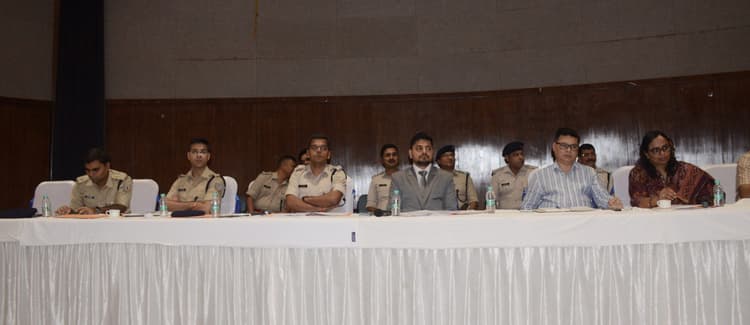 Dhanbad News : मुहर्रम के जुलूस में डीजे बजाया तो खैर नहीं, शांति भंग करने पर होगी कड़ी कार्रवाई