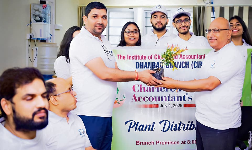 Dhanbad News : धनबाद में धूमधाम से मना 77वां सीए डे, बोले मुख्य प्रधान आयकर आयुक्त-राष्ट्र निर्माण के जिम्मेदार सैनिक हैं चार्टर्ड अकाउंटेंट