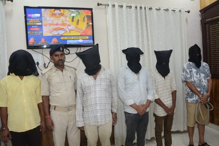 Patna News : शराब के नशे में हथियार के  साथ वार्ड पार्षद का पति गिरफ्तार