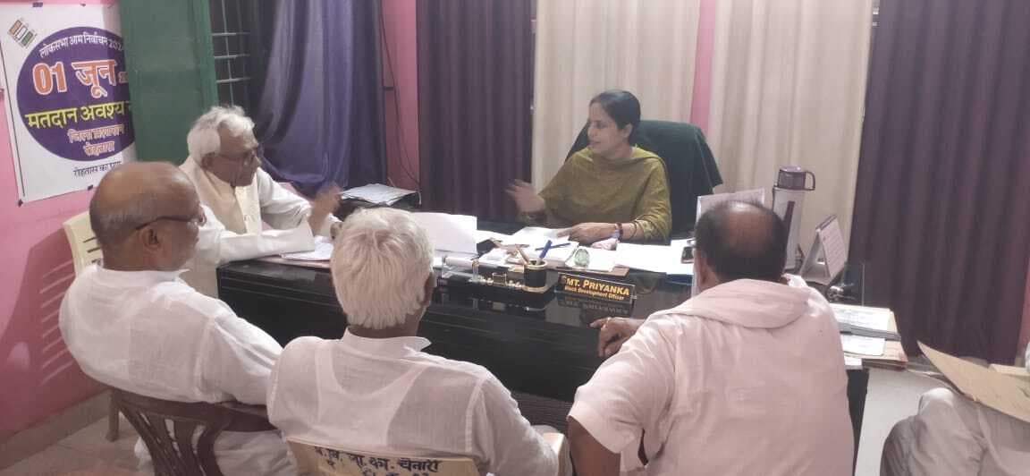 नेशनल सीनियर सिटीजन एसोसिएशन ने प्रखंड मुख्यालय पर दिया धरना