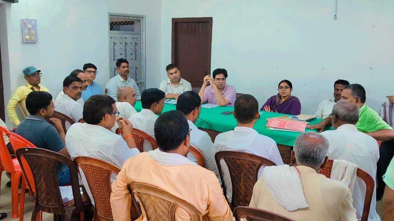 राजनीतिक दलों के साथ बीडीओ ने की बैठक, मतदाता पुनरीक्षण सूची में सहयोग का किया आग्रह