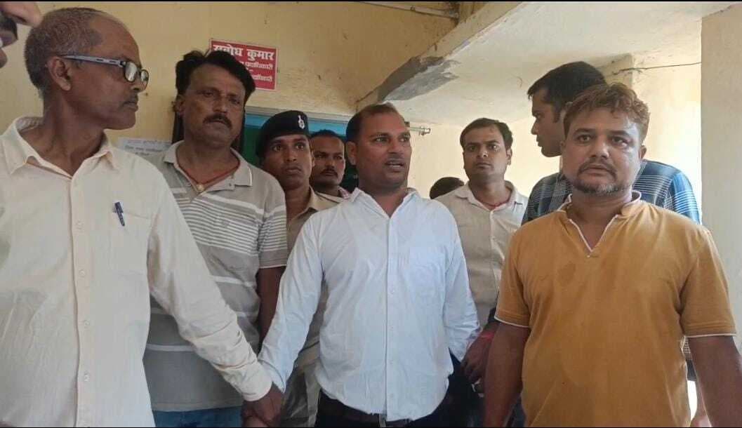 40 हजार रिश्वत लेते रंगे हाथ निगरानी टीम ने जिला मत्स्य पदाधिकारी को किया गिरफ्तार