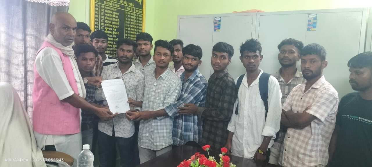 कॉलेज में इंटर की पढ़ाई शुरू कराने की मांग, संघ ने सौंपा ज्ञापन