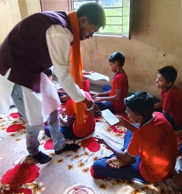 गुरुकुल के बच्चों के बीच मनाया विशेष दिवस