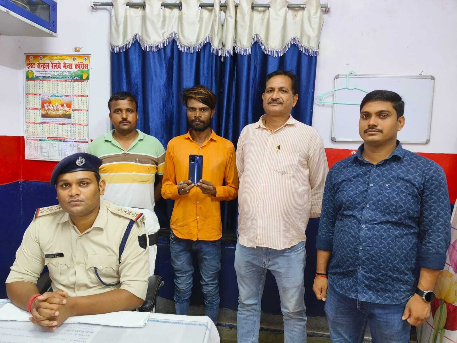 आरा जंक्शन से मोबाइल चोर गिरफ्तार, भेजा जेल