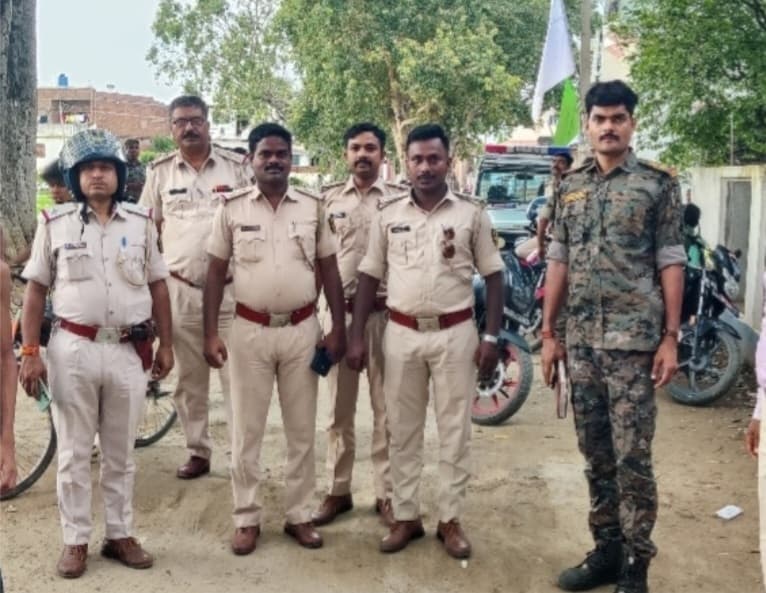 आमस में मुहर्रम पर्व को लेकर निकाला गया फ्लैग मार्च