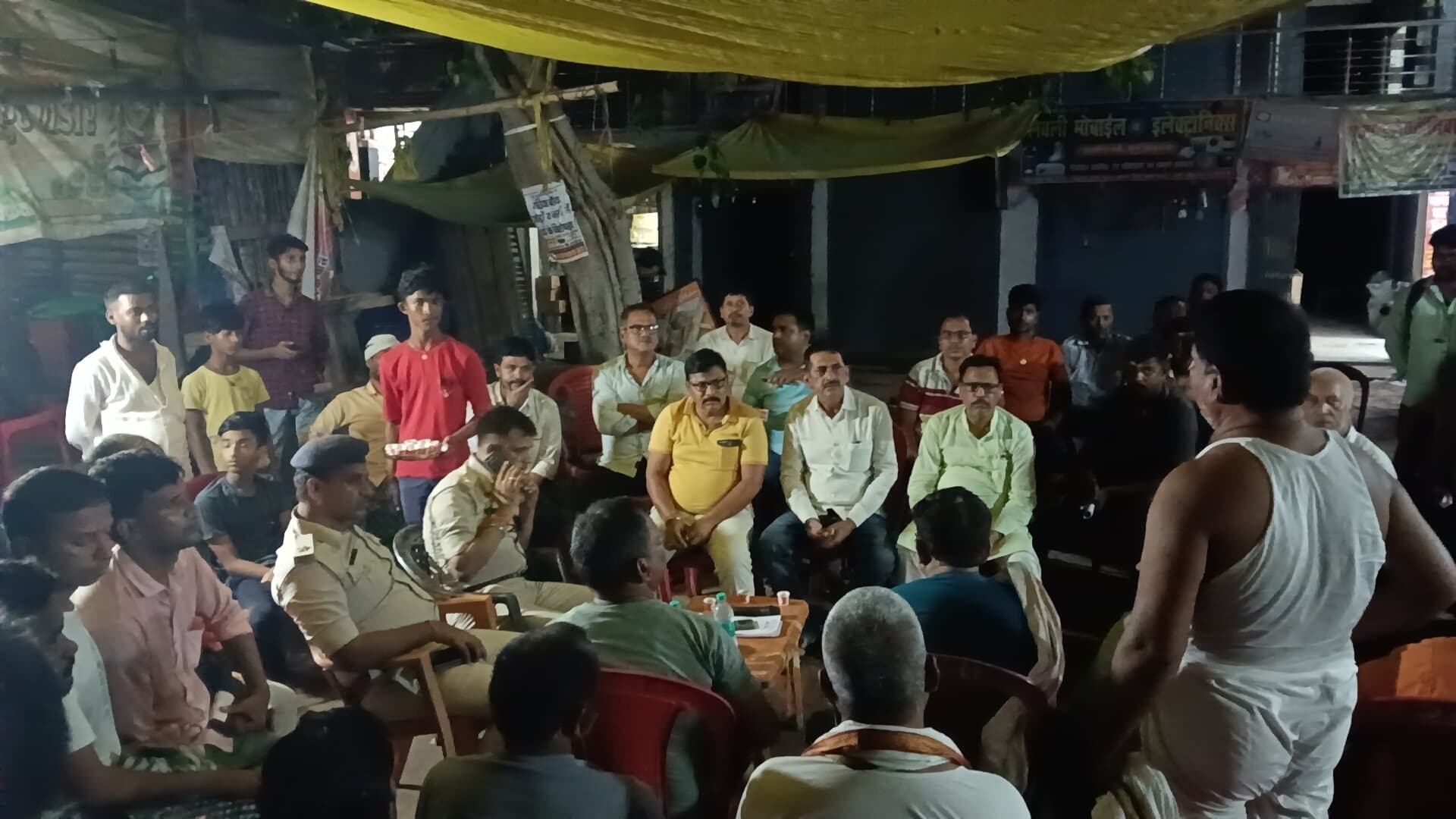 व्यवसायी संघ कहा, सड़क से 10 फुट पीछे हटें दुकानदार