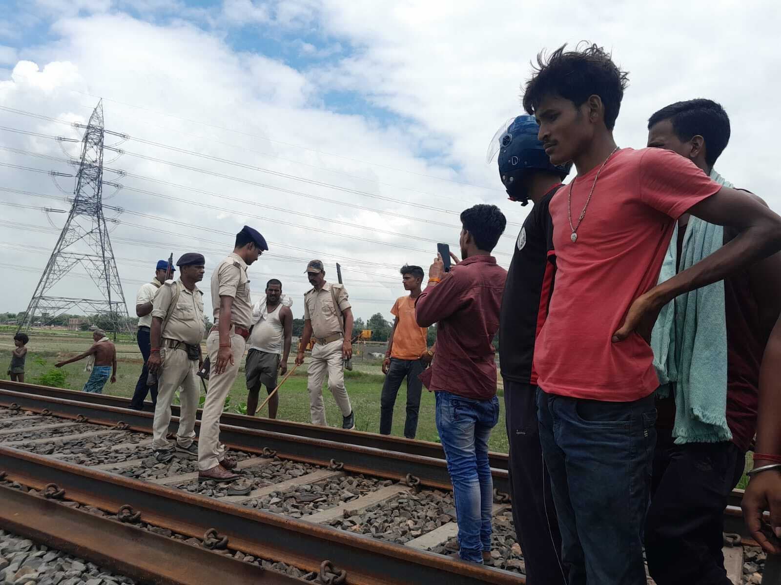 ट्रेन के आगे कूद 50 वर्षीय अज्ञात ने दी जान, पहचान करने में जुटी पुलिस