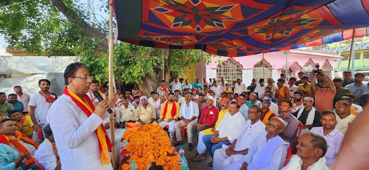 Motihari: जर्जर सड़क की निर्माण कार्य की स्वीकृति पर धन्यवाद सभा का आयोजन