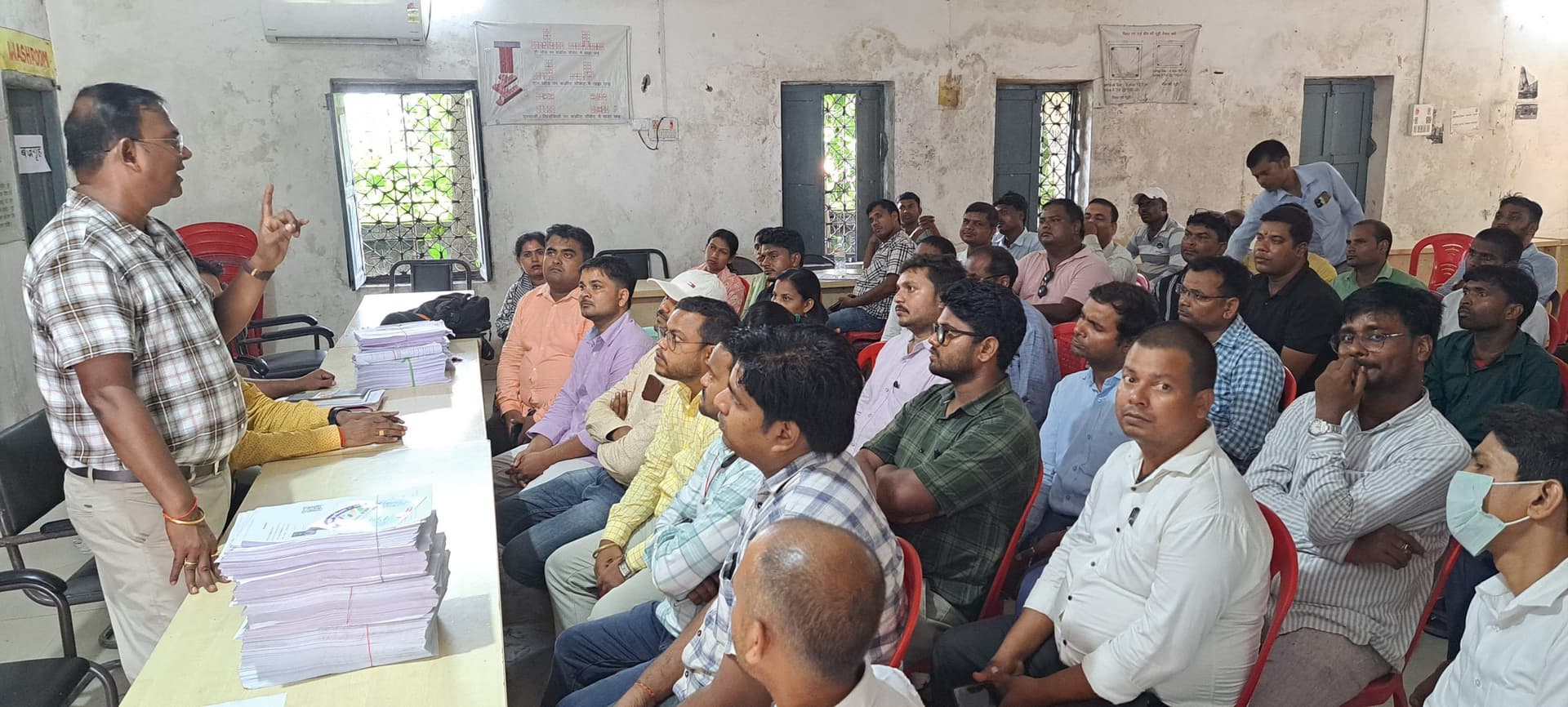 मतदाता विशेष गहन पुनरीक्षण अभियान को लेकर हुई बैठक