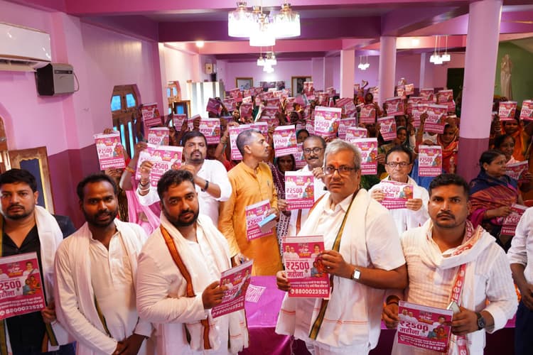 Motihari: बिहार में सरकार बनने पर महिलाओं के खाते में जाएगी 2500