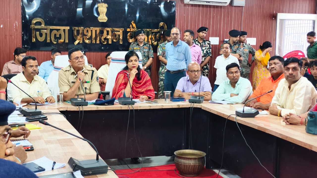 शांतिपूर्ण तरीके व सद्भाव के साथ मनाएं मुहर्रम : डीएम