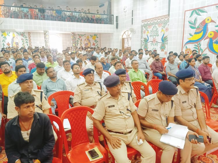 दंडाधिकारी व पुलिस पदाधिकारी को अपने कर्तव्य स्थल पर ससमय पहुंचे- डीएम