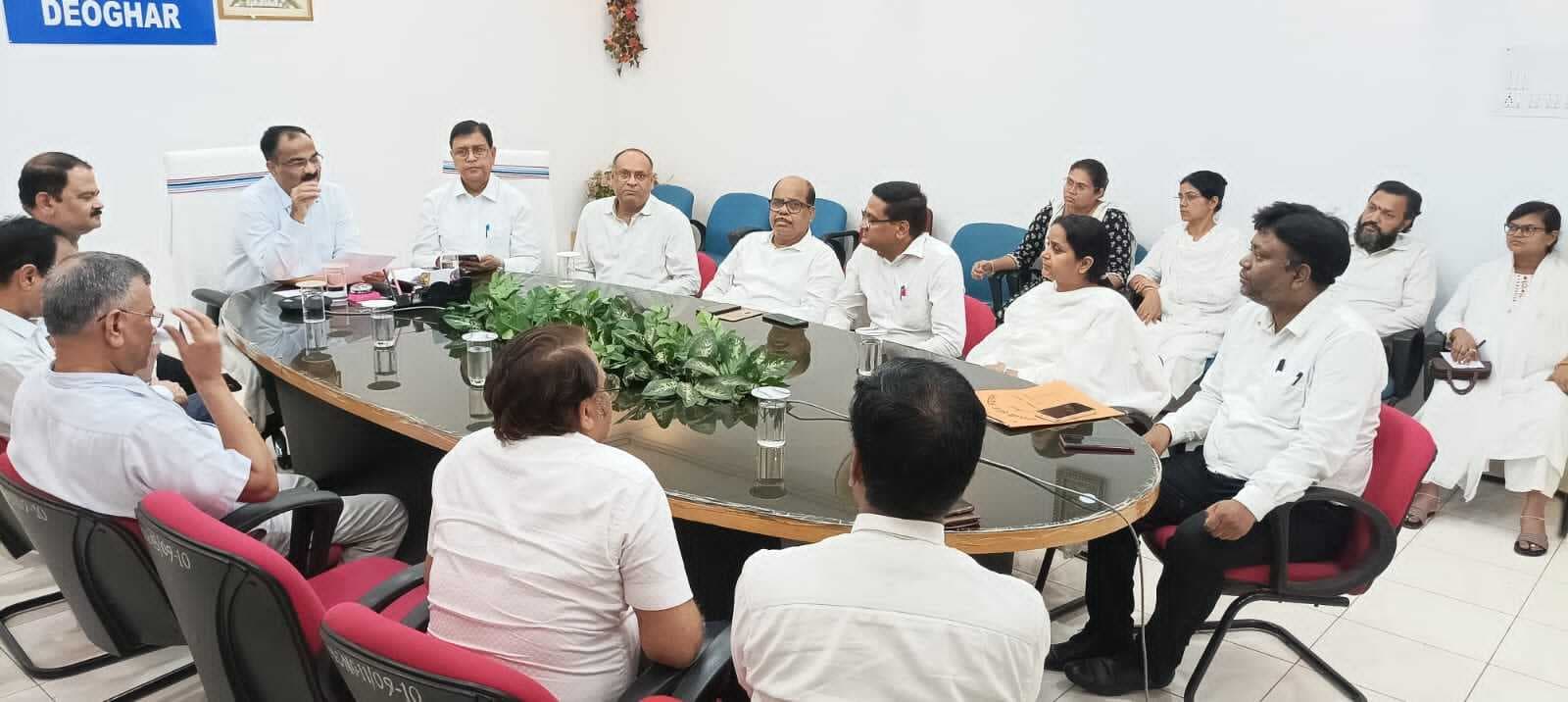 Deoghar News : न्यायिक पदाधिकारियों ने मध्यस्थता से केस निष्पादन पर दिया जोर