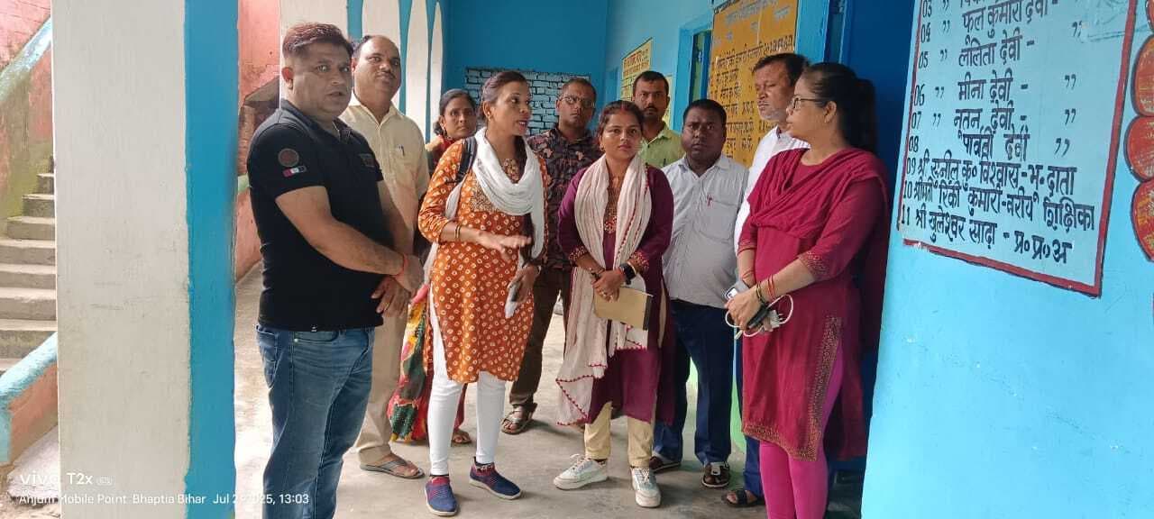 सर्वेक्षण टीम ने किया स्वच्छ ग्रामीण सर्वेक्षण