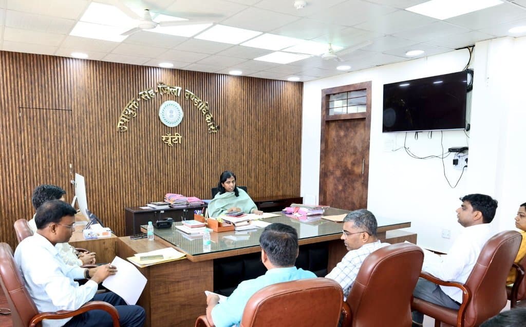 प्री एवं पोस्ट छात्रवृत्ति को लेकर डीसी ने की बैठक