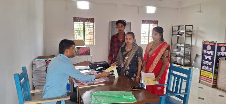 स्नातक प्रथम सेमेस्टर में नामांकन जारी