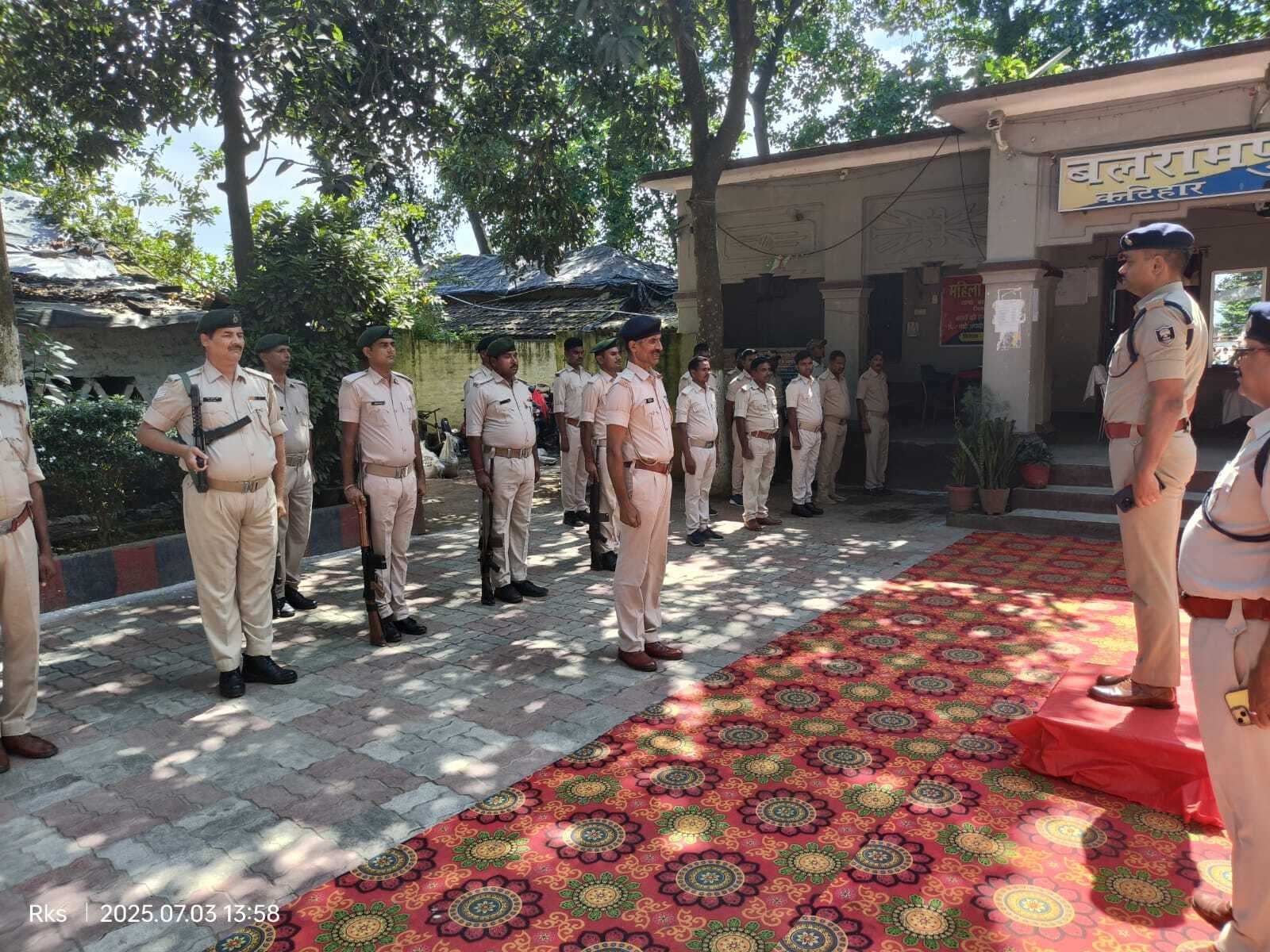 एसपी ने बलरामपुर एवं तेलता थाना का किया निरीक्षण