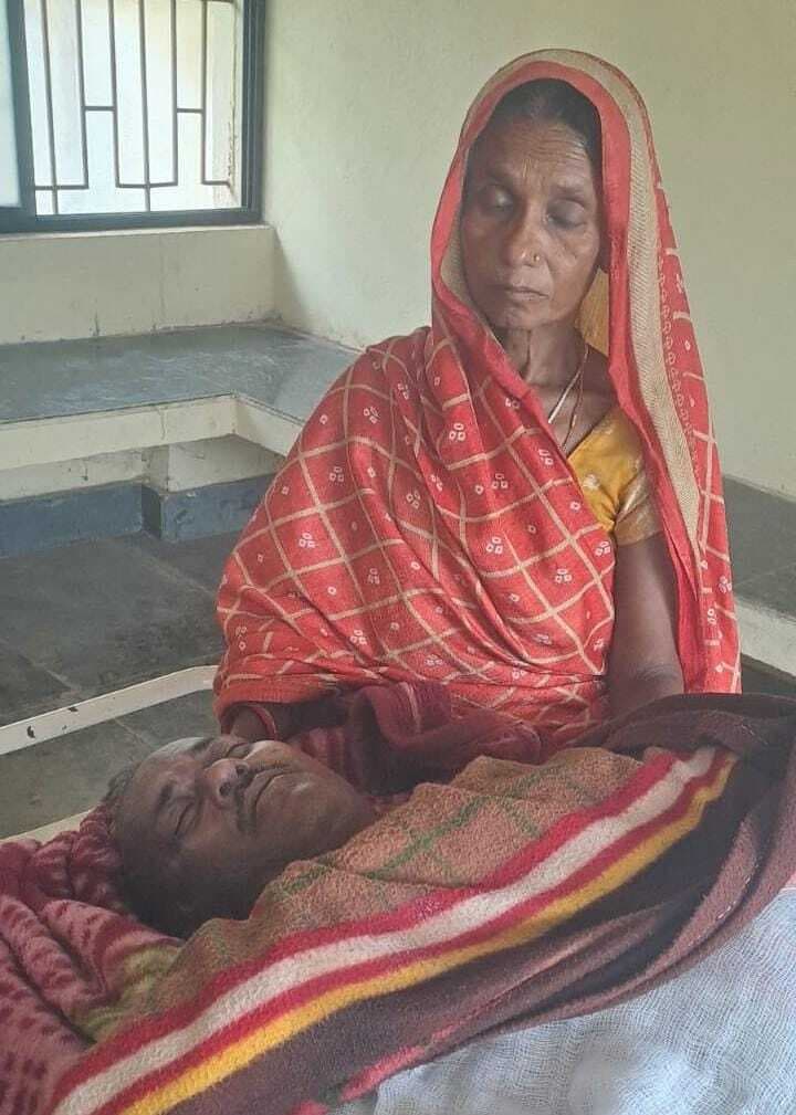 वज्रपात से अधेड़ किसान की मौत, बच्ची झुलसी