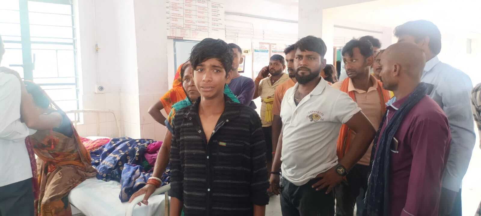 ठनके से एक महिला  की मौत, तीन झुलसे