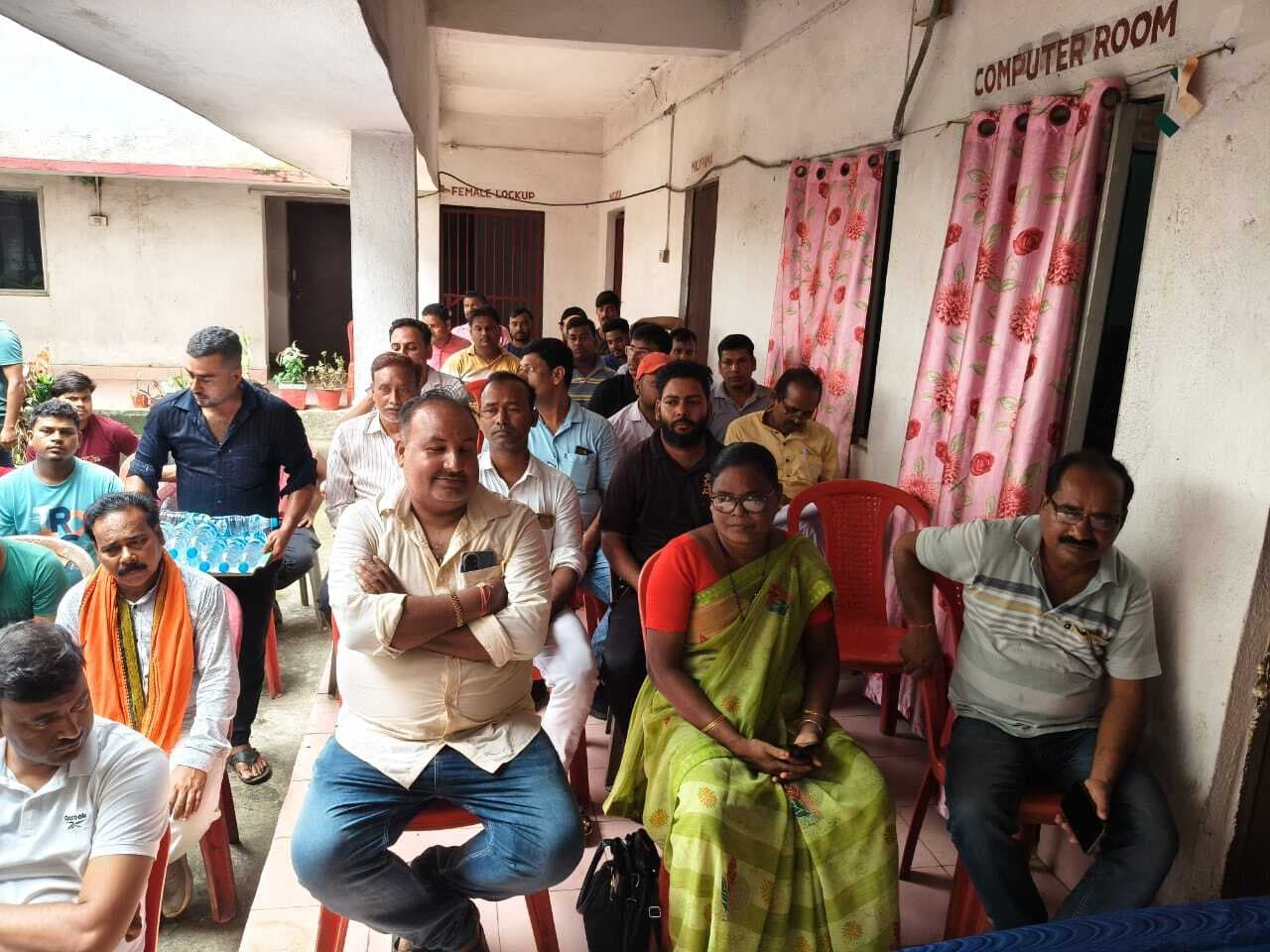 सोशल मीडिया पर विवादित पोस्ट नहीं डालें : थाना प्रभारी