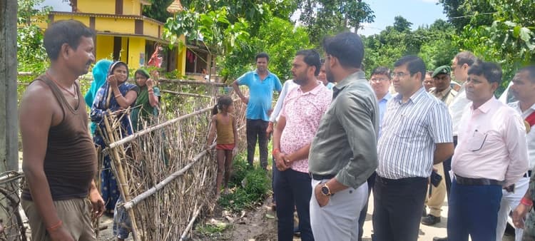 डीएम ने पुनरीक्षण संबंधी कार्यों का लिया जायजा