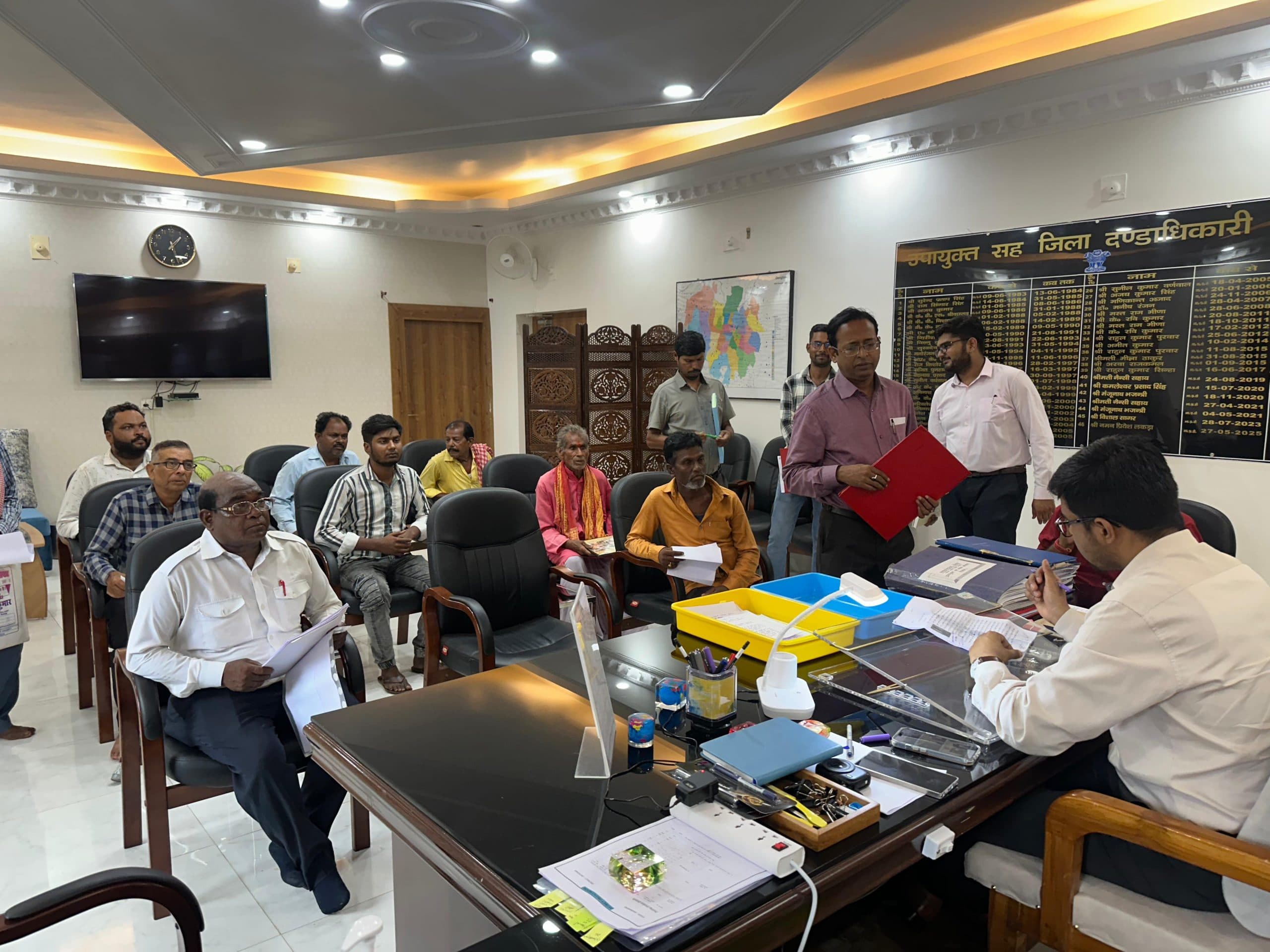 Deoghar News : जनता दरबार में डीसी ने सुनी समस्याएं, दिया त्वरित समाधान का निर्देश