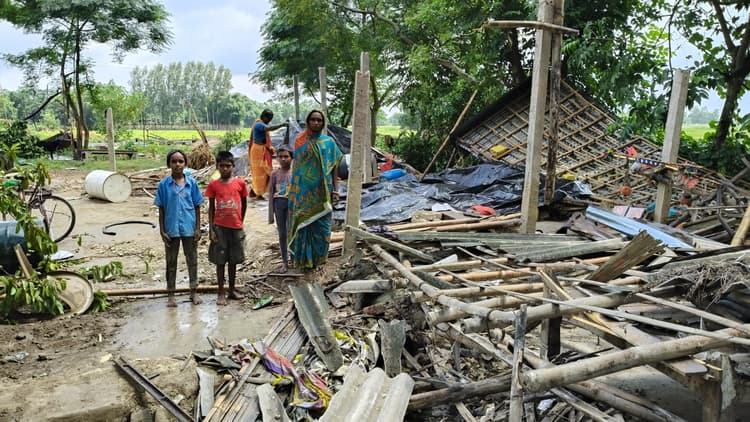 पुरानी सेमापुर में महिला के घर को दर्जनों लोगों ने उजाड़ा, की मारपीट