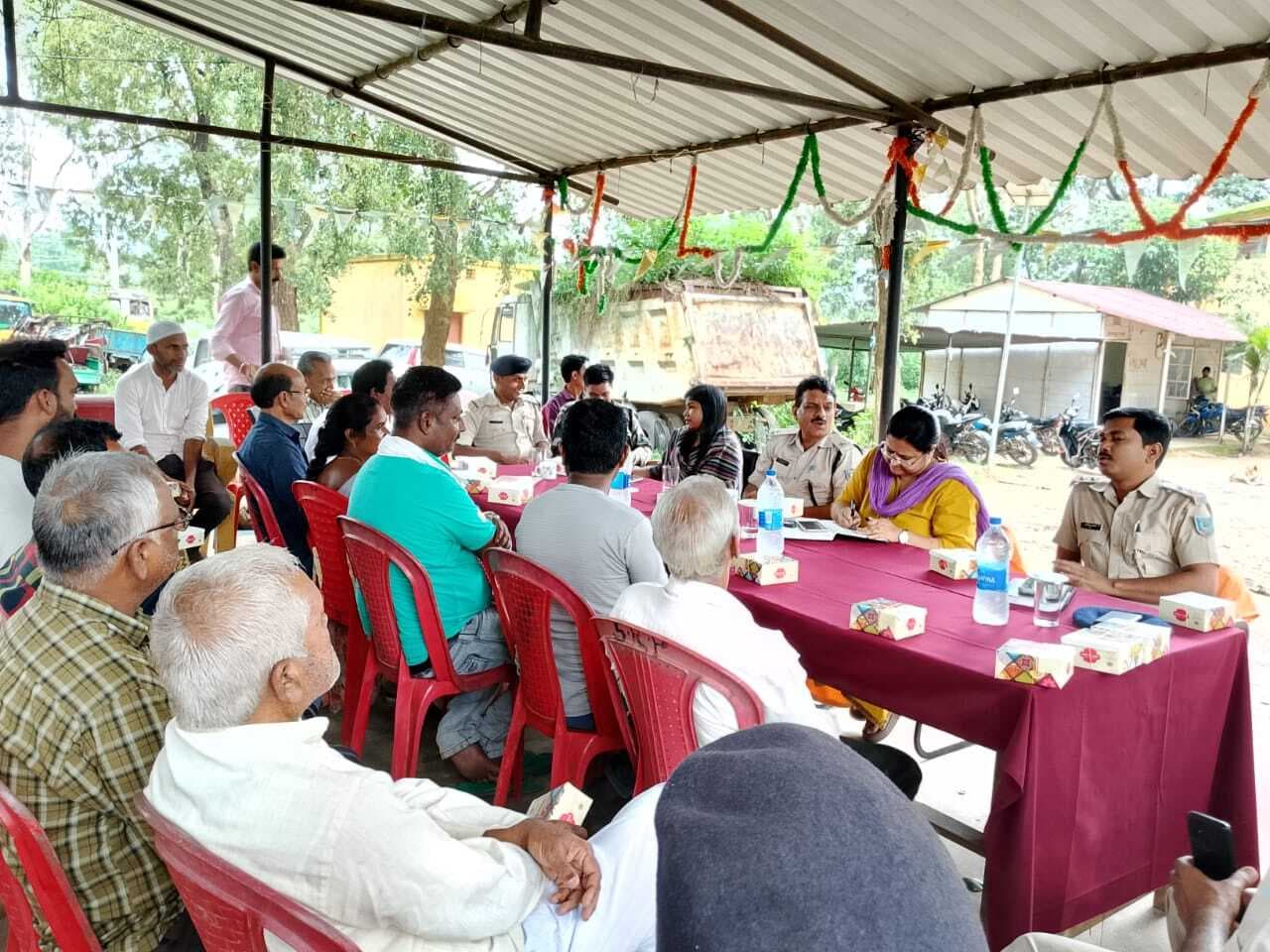 मोहर्रम को लेकर कर्रा में शांति समिति की बैठक