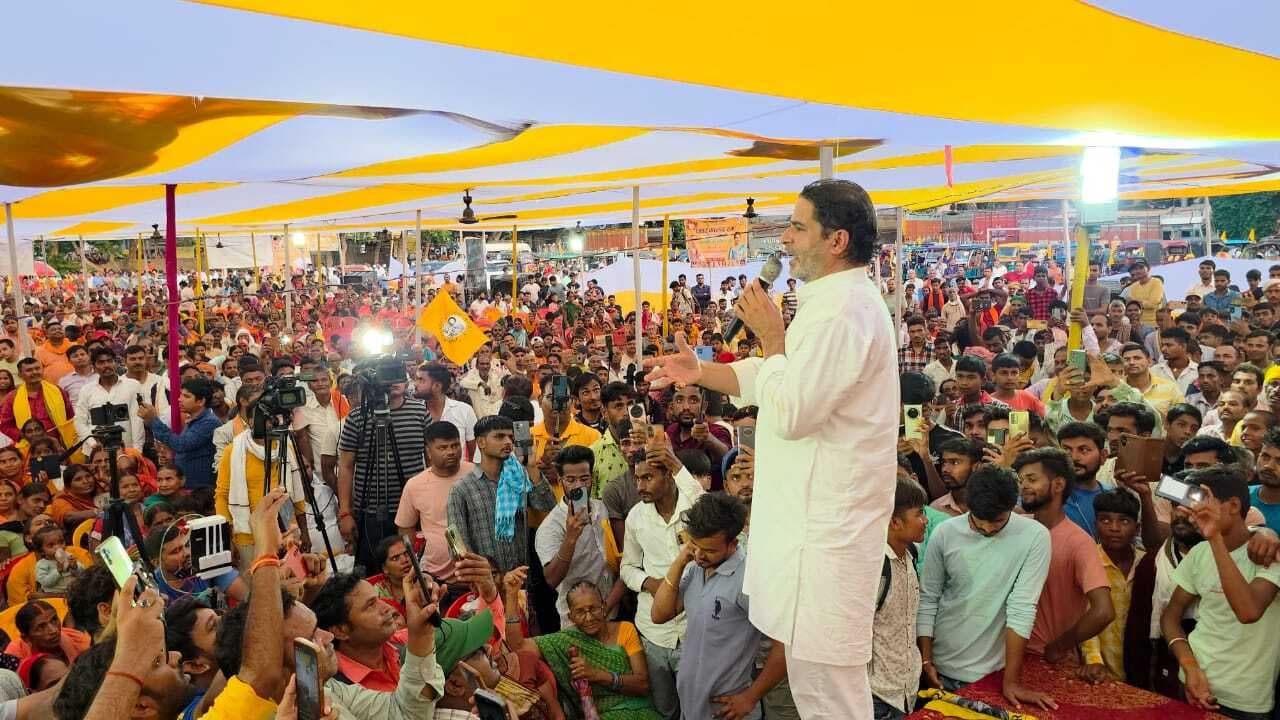 मोदी जी बिहार से वोट लेकर गुजरात में फैक्ट्री लगा रहे हैं : पीके