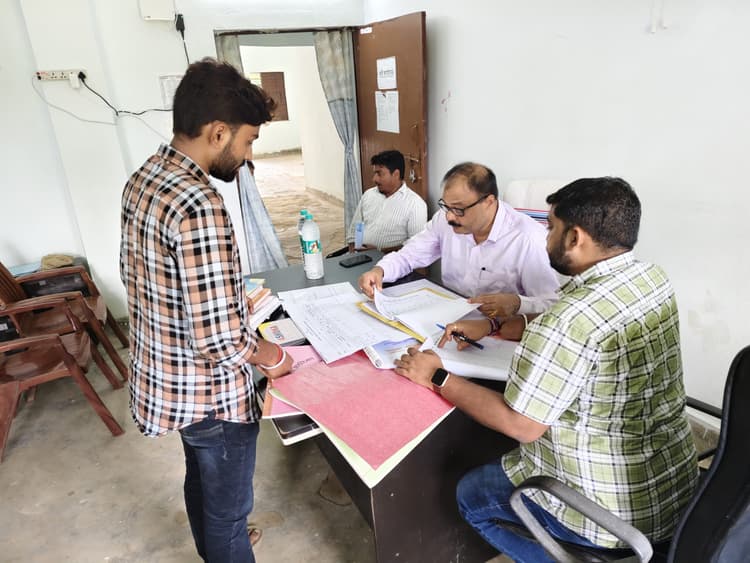 भूमि सर्वेक्षण कार्यालय का किया निरीक्षण