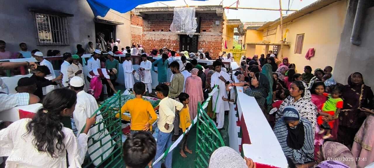 Deoghar news : मुहर्रम : फातिहा के साथ विभिन्न मोहल्लों में गाड़े गये निशान