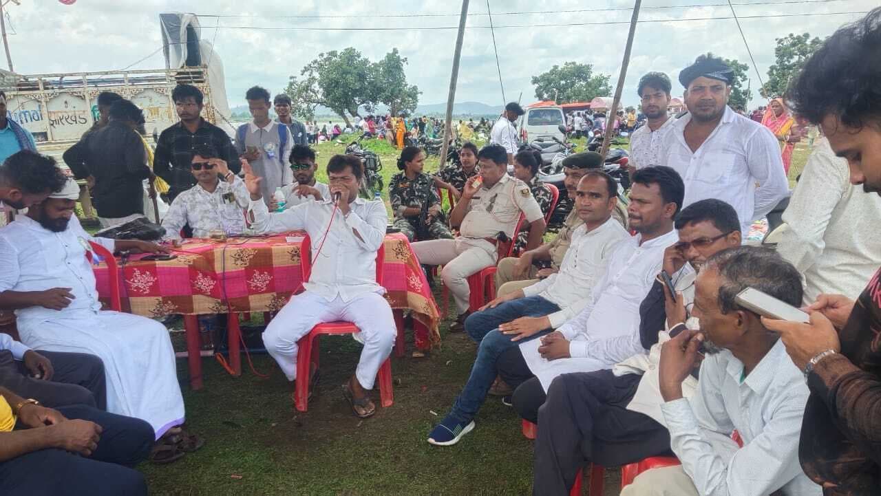 वार्षिक उर्स पर बाबा के मजार पर उमड़ी भीड़